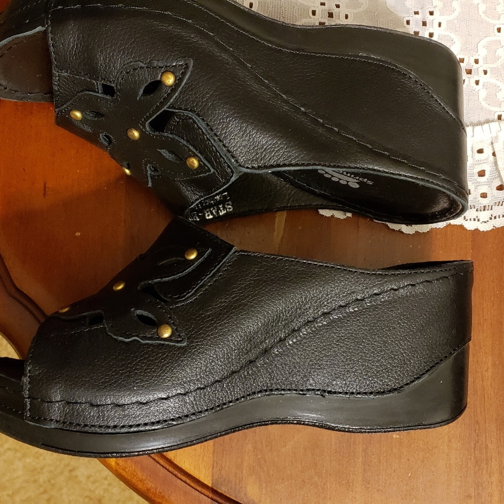 New Black SpringStep Sandals - Picture 2 of 10